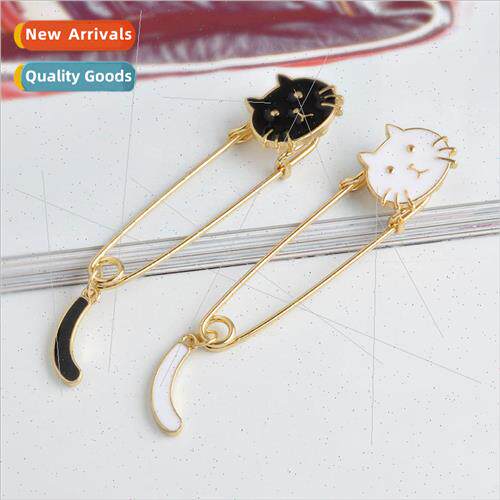 Creative cute kitten wagging tail big pin Korean clothing ac