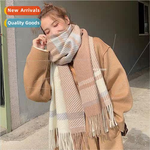 The new plaid scarf female autumn and winter Korean  of the