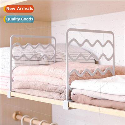 Closet organizing and storage divider rails nail-free cabine
