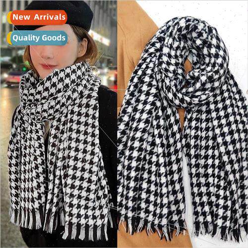 Autumn and winter classic black and white plaid scarf thousa