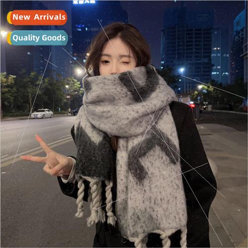 Winter fashion Korean  of the letter F twisted braid lengthe