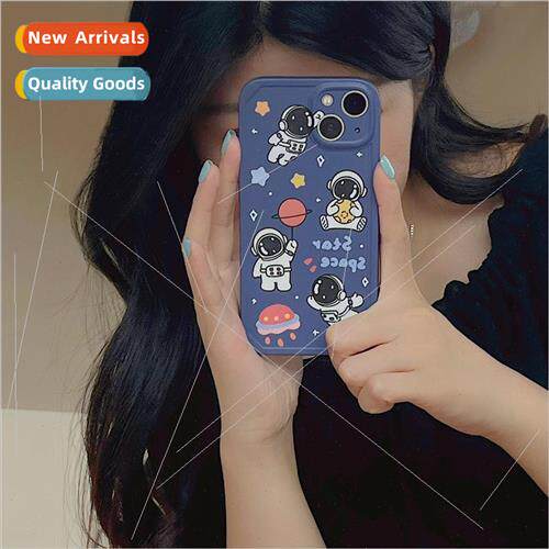 Niche blue background cartoon astronaut 适用 iPhone 12/11 ph