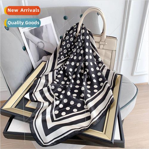 Korean  of the polka dots decorated black and white printed