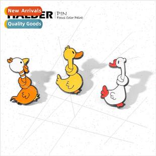 Design Small Brooch Women Cute Twisted Neck Chicken ttle Yel