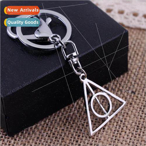 Movie around na Deathly Hallows keychain triangle round meta