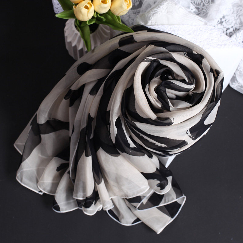 100%桑蚕丝巾春秋冬优雅气质数码印花围巾女长款百搭精致长款披肩