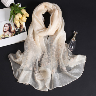 韩版真丝羊毛混纺薄款女围巾春秋冬季金线绣花丝巾洋气米白色披肩