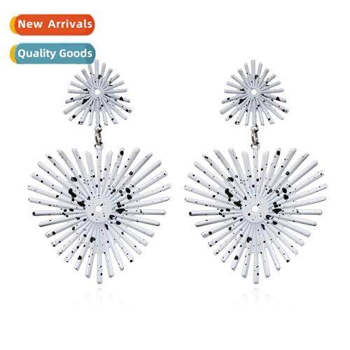 Creative persaly fun baking paint earrings leaves hollow ear