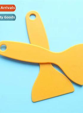 Cleaning floor small spatula does not hurt  floor glass to r