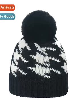 Autumn and winter new black and whe kilobird check knted cap
