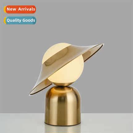 Scinavian -modern creative persaly metal hat table lamp er l