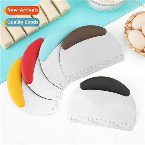 Semi-circular stainless steel wh scale pasta cutter sausage