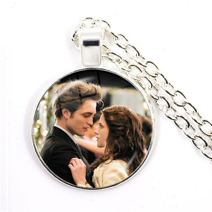 Cy  Lights Film Bella Edward Jacob Renesmee Timeless Gemste