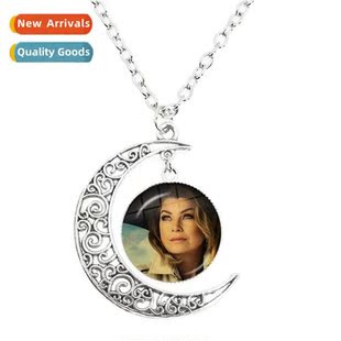 New Movie Photo Mo Necklace Glass Pendant Cute Paramedic Car