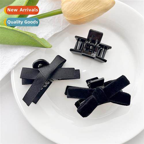 French retro black bow trumpet grasp clip female simple vers