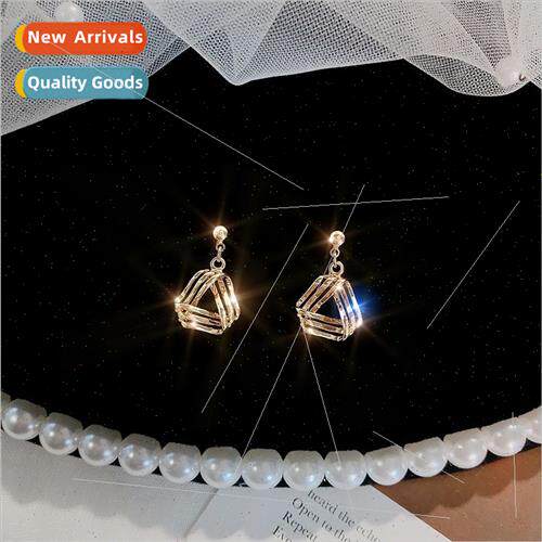 Geometric triangle metal texture simple hollowing small hund