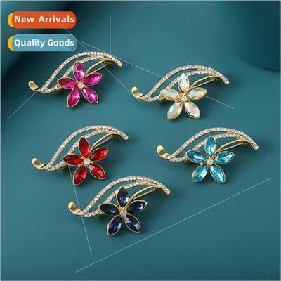 ght luxury crystal flower brooch female anti-glare metal wh