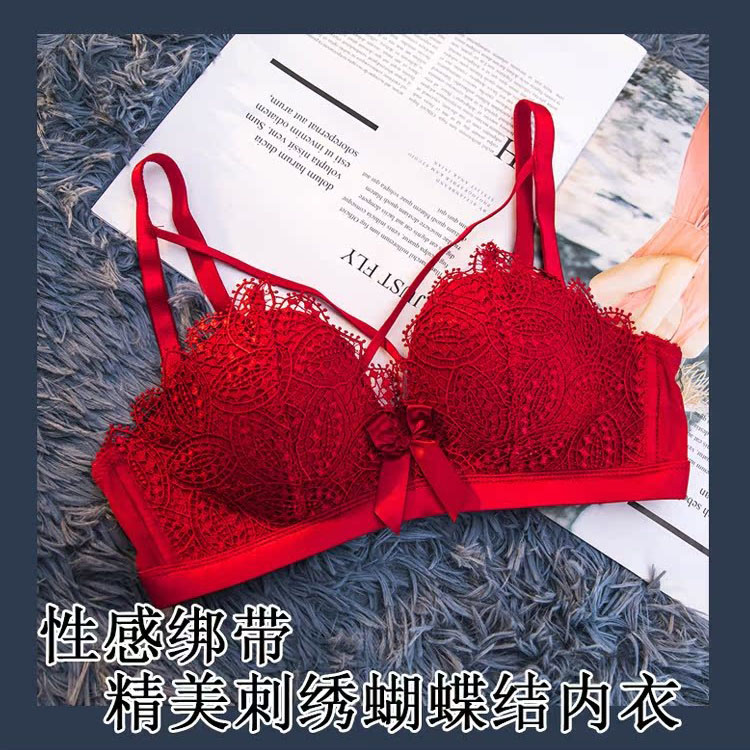 红色内衣套装交叉聚拢性感