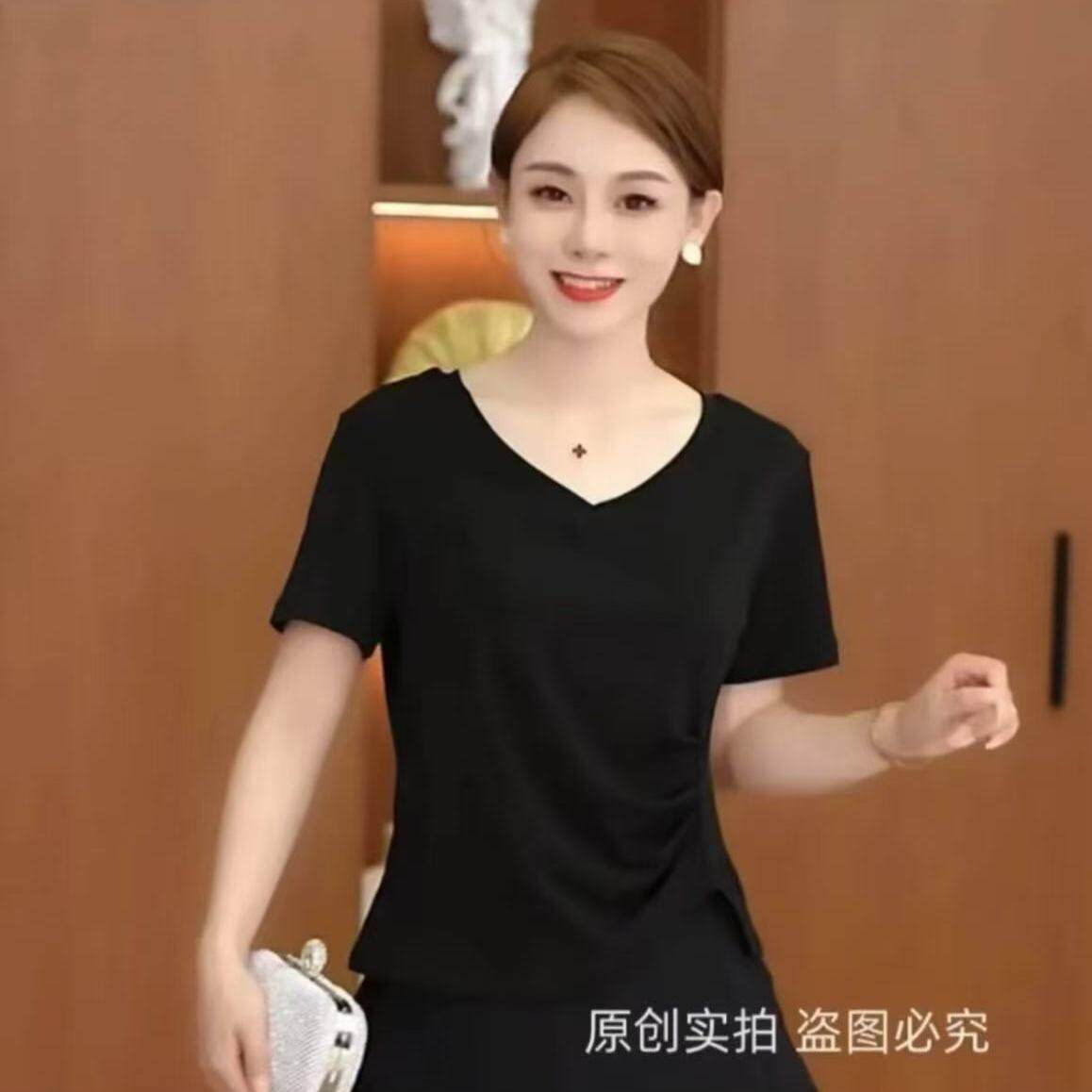 2026大码遮肚子广场舞V领t恤短袖洋气不规则涤纶修身显瘦褶皱上衣