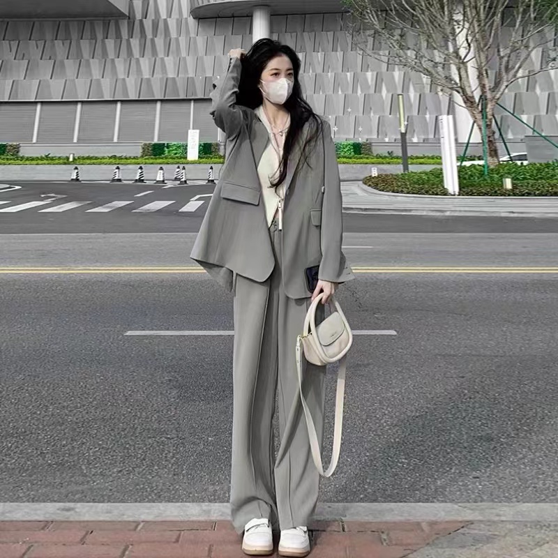 灰色小西装外套女春秋2025新款高级感两件套装小个子宽松休闲西服
