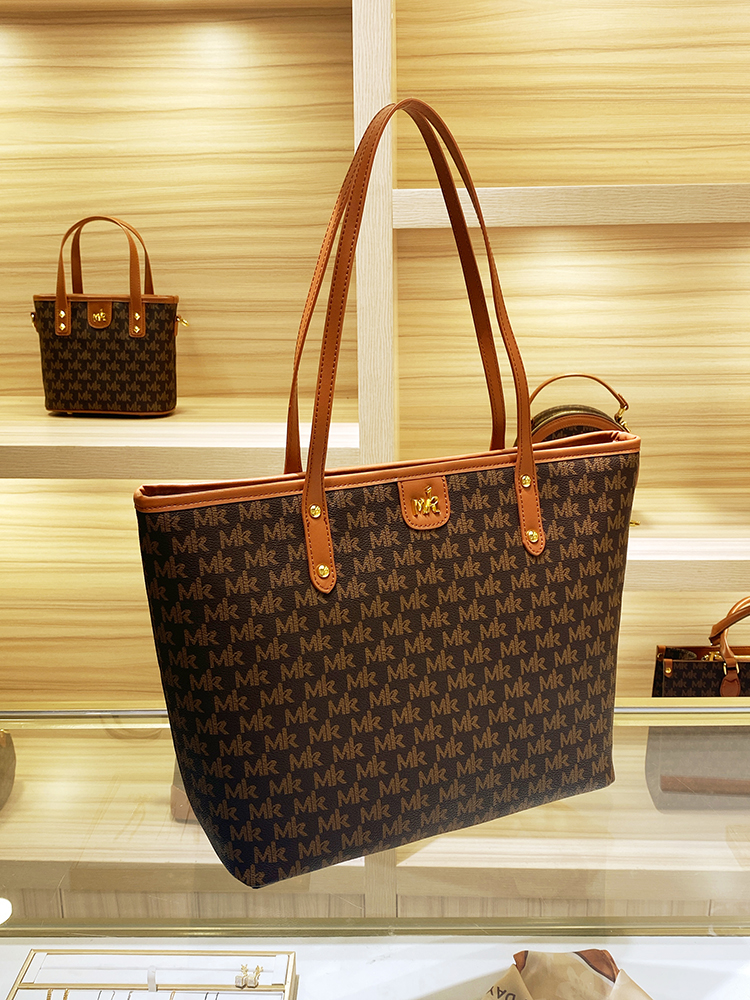 MK 轻奢  2025年新款百搭时尚大包子母包