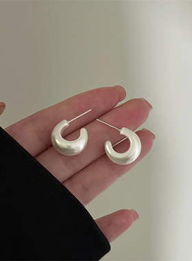 白月光~高级感925银针简约气质C形珠光白色耳环小巧精致法式复古