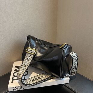 今年流行包包女大容量2025新款时尚宽带斜挎包小众网红爆款枕头包