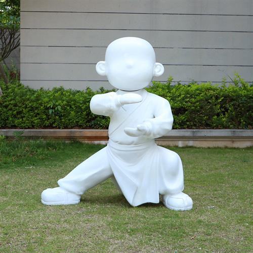 户外打太极抽象人物摆件玻璃钢运动功夫小和尚雕塑公园地产装饰品