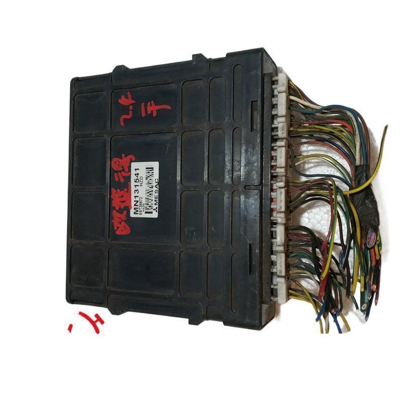 适用三菱欧蓝德4G64发动机行车ECU控制单元电脑板版 MN131541