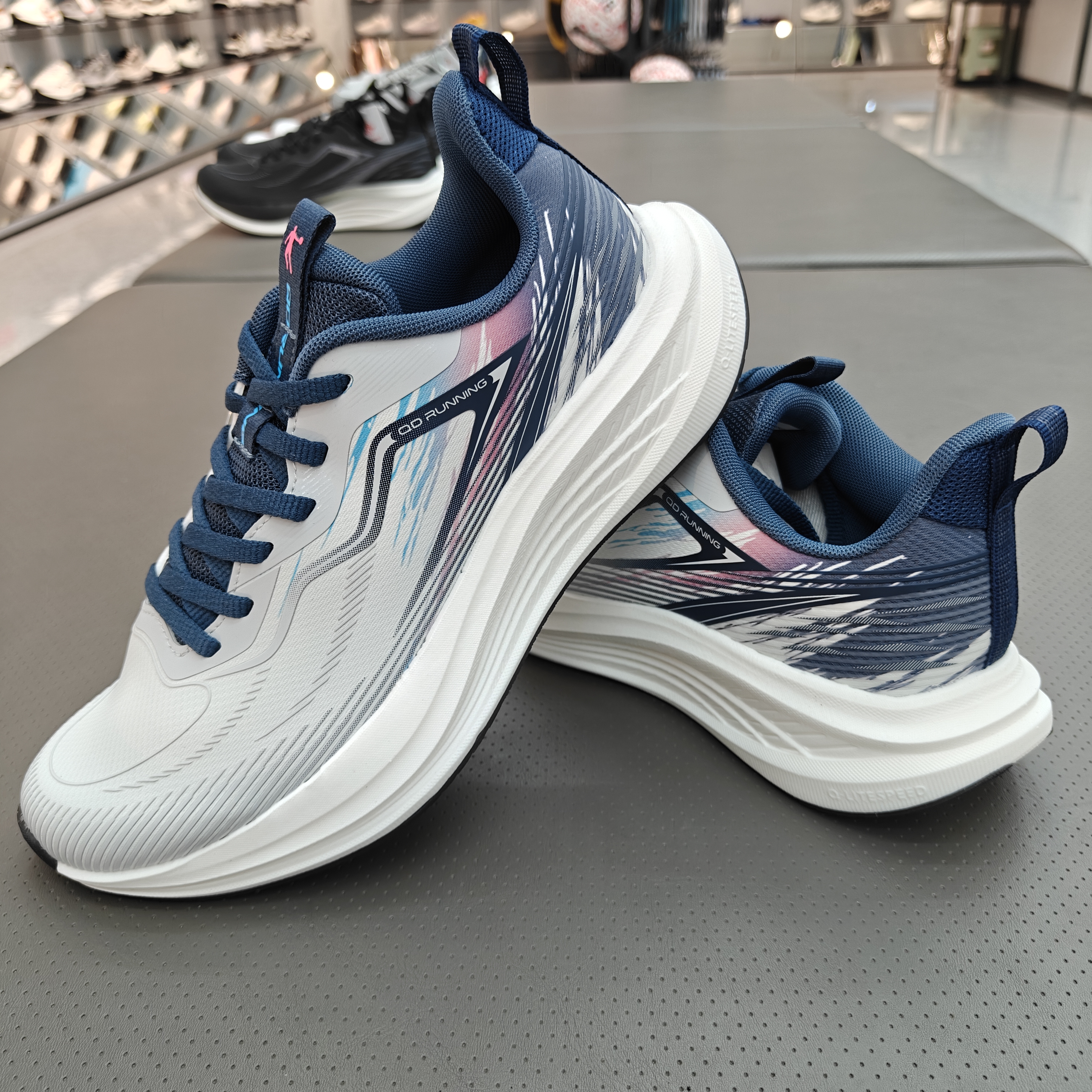 乔丹跑步鞋男秋季革面防滑运动鞋