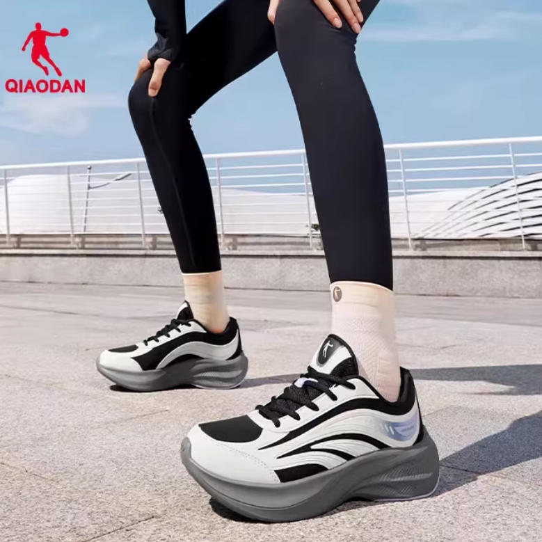 乔丹跑步鞋女秋季革面防滑运动鞋