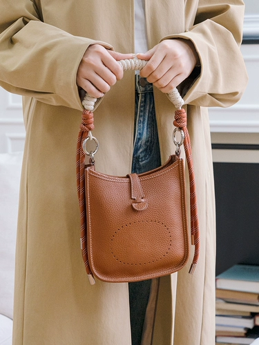 Маленькие бретели, сумка подмышку на цепочке, аксессуары