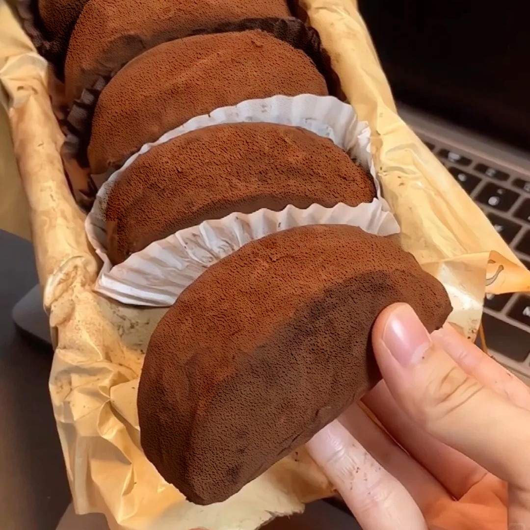 现做现发MCT纯脂黑巧夹心泥巴派