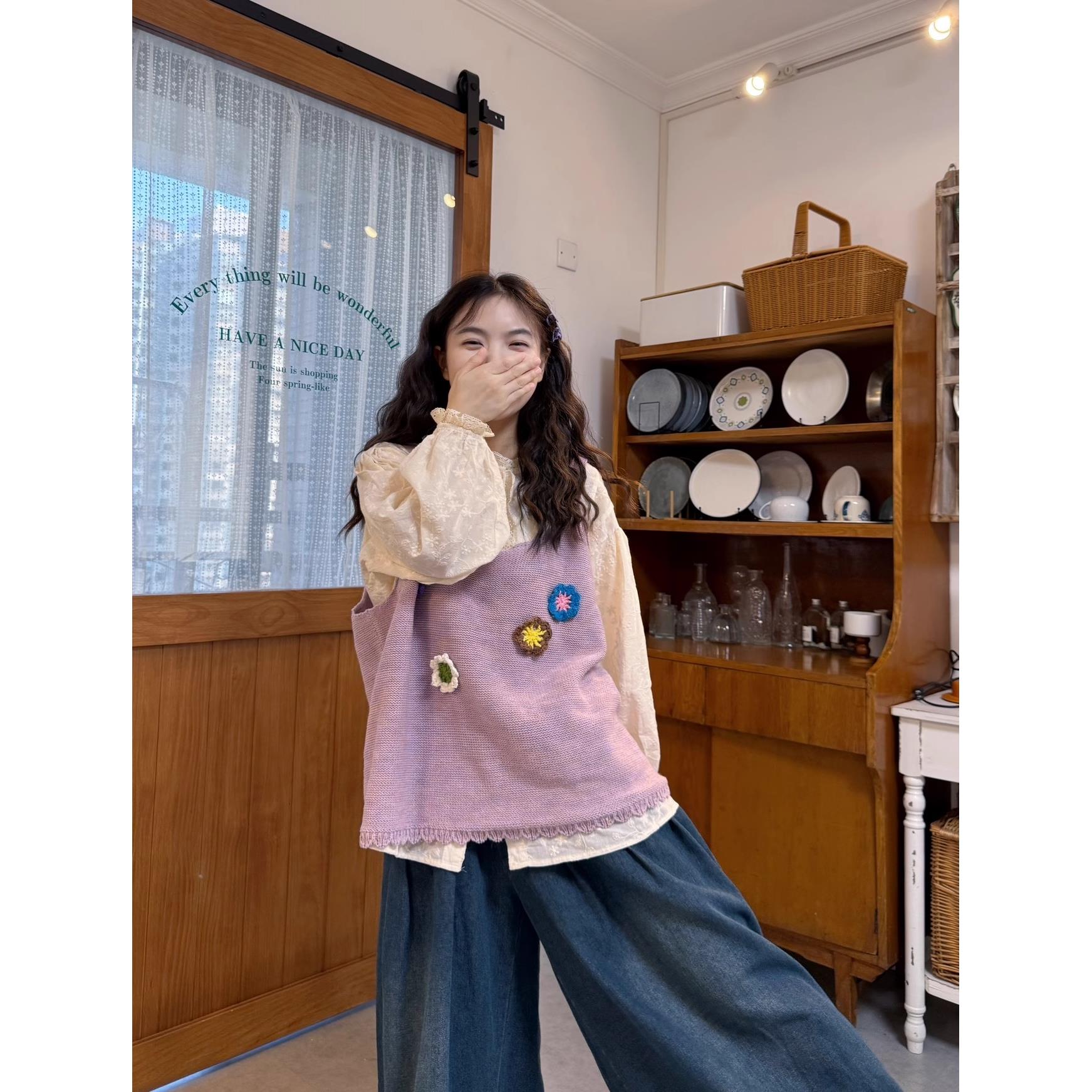 甜美叠穿花朵针织马甲时尚套装