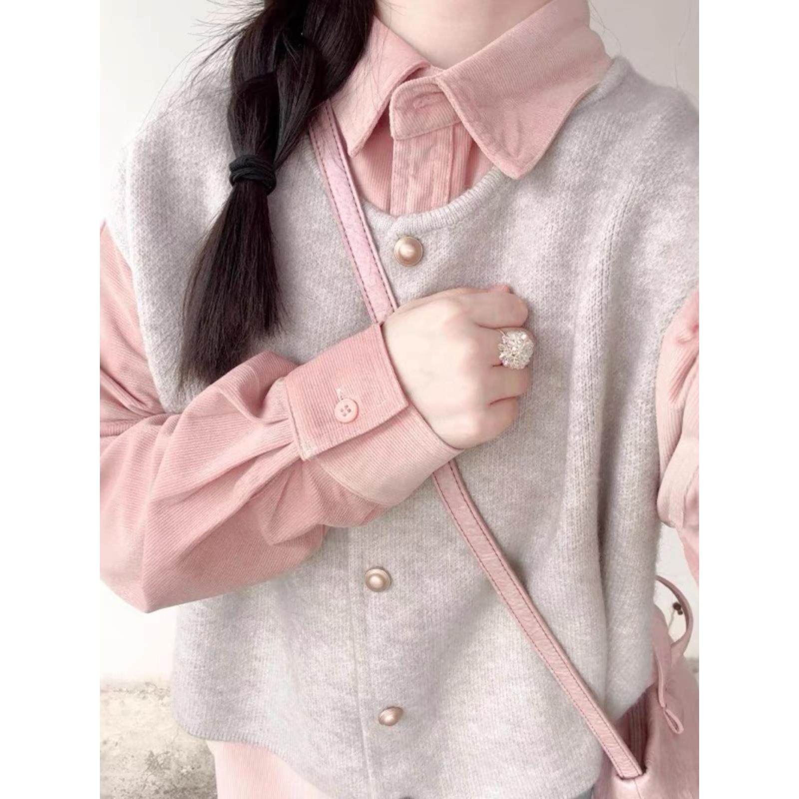 韩系甜美粉色翻领衬衫搭配针织马甲女春秋氛围感叠穿上衣两件套,女装/女士精品,时尚套装,淘宝优惠券,粉丝福利购,淘宝优惠卷