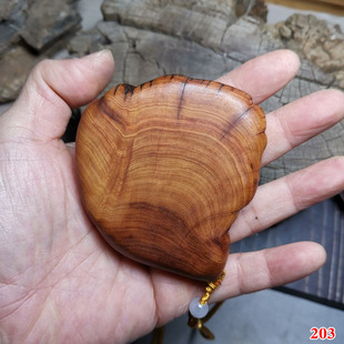 太行崖柏女士手把件陈化毛料手工打磨包包挂钥匙扣挂件原木奶香