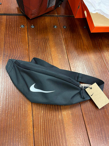 Nike 耐克 3L 经典运动生活拉链开合腰包男女同款情侣款 FZ7221