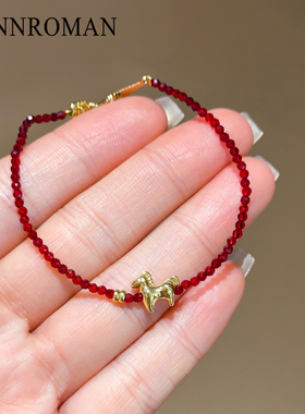 简约小金马手链显气质手串