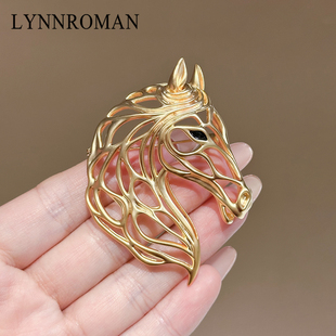 LYNNROMAN金色马首胸针女复古镂空立体造型配饰优雅2025新款胸花