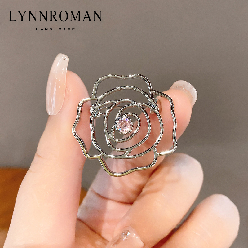 LYNNROMAN小众设计镂空玫瑰胸针高级感西装别针个性时尚胸花高档