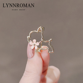 LYNNROMAN日系金属镂空小狗胸针可爱小花别针领针毛衣西装 配饰女