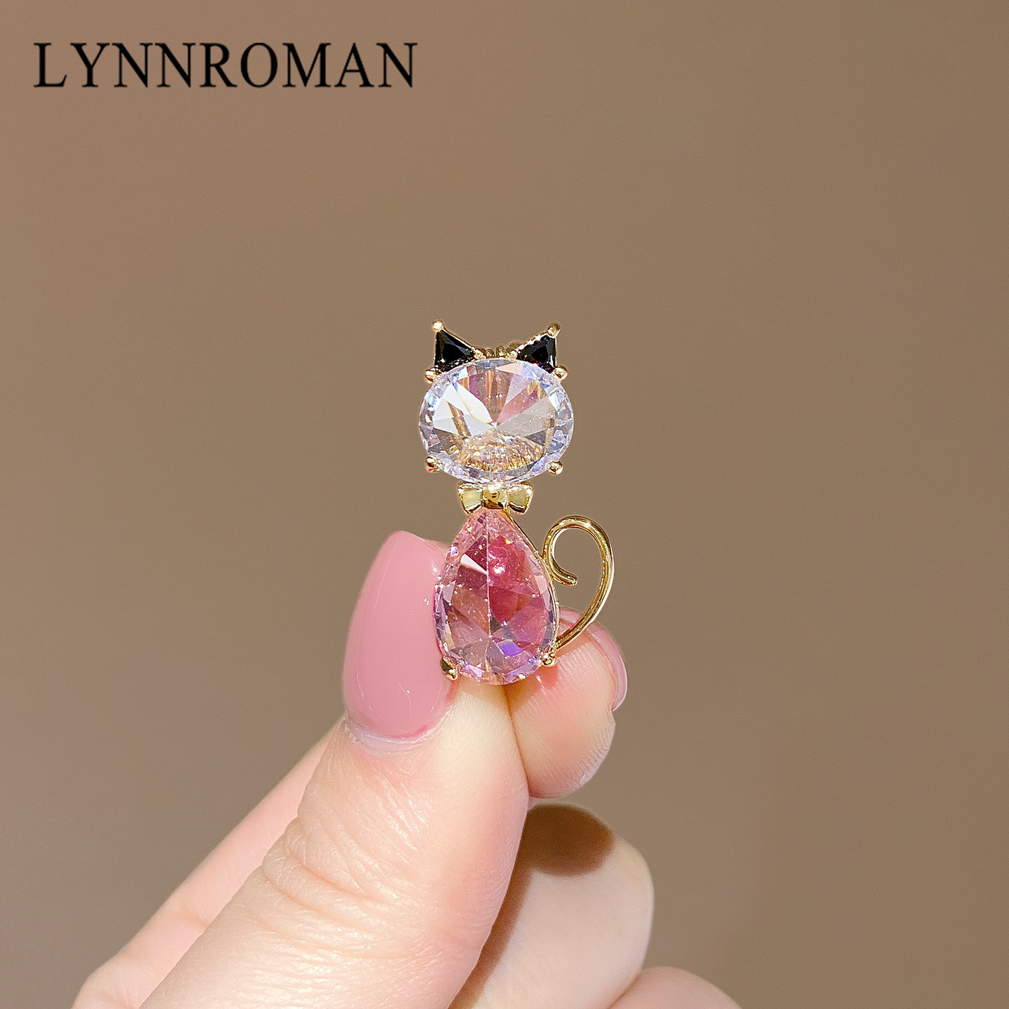 LYNNROMAN精致猫咪胸针女别致高档仿水晶防走光别针配饰百搭胸花