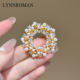 LYNNROMAN轻奢珍珠锆石花朵胸针女高档优雅别针配饰气质百搭胸花