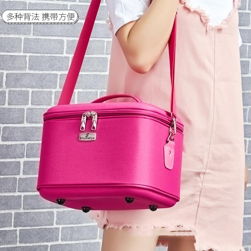 大容量专业便携防水带锁收纳女包