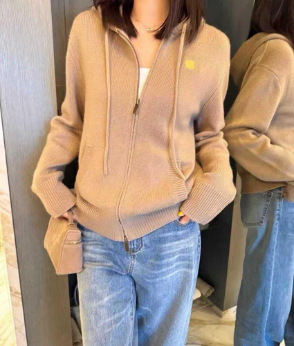 100%羊毛连帽马标刺绣女开衫