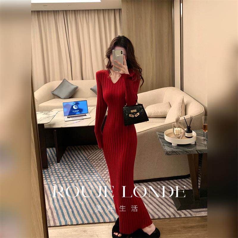 ROUJE LONDE红色针织连衣裙女冬修身显瘦气质v领包臀打底毛衣长裙