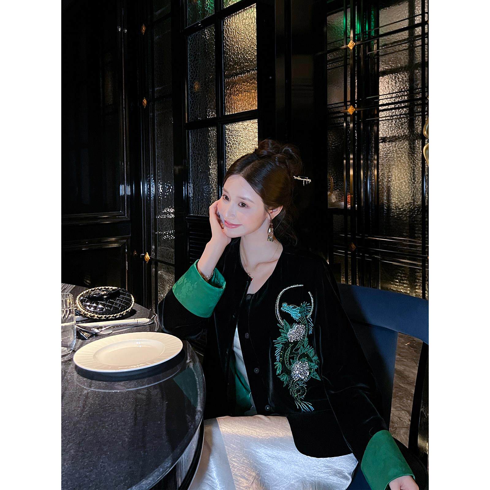 新中式国风真丝丝绒刺绣外套女2025春秋新款立领时髦洋气坎肩上衣