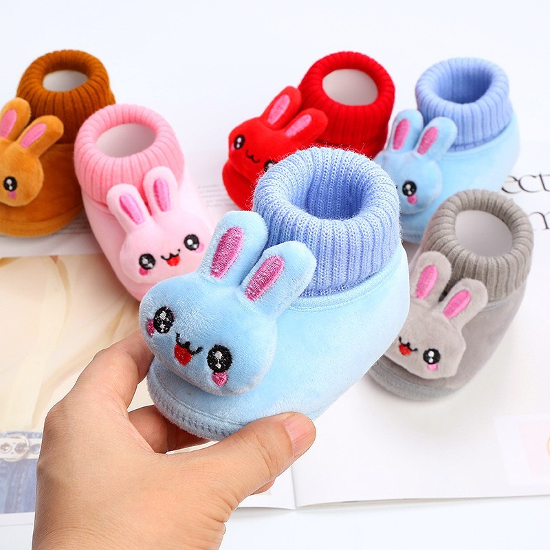 秋冬季婴幼儿鞋子加绒0-1岁宝宝软底不掉棉鞋保暖初生儿满月鞋袜