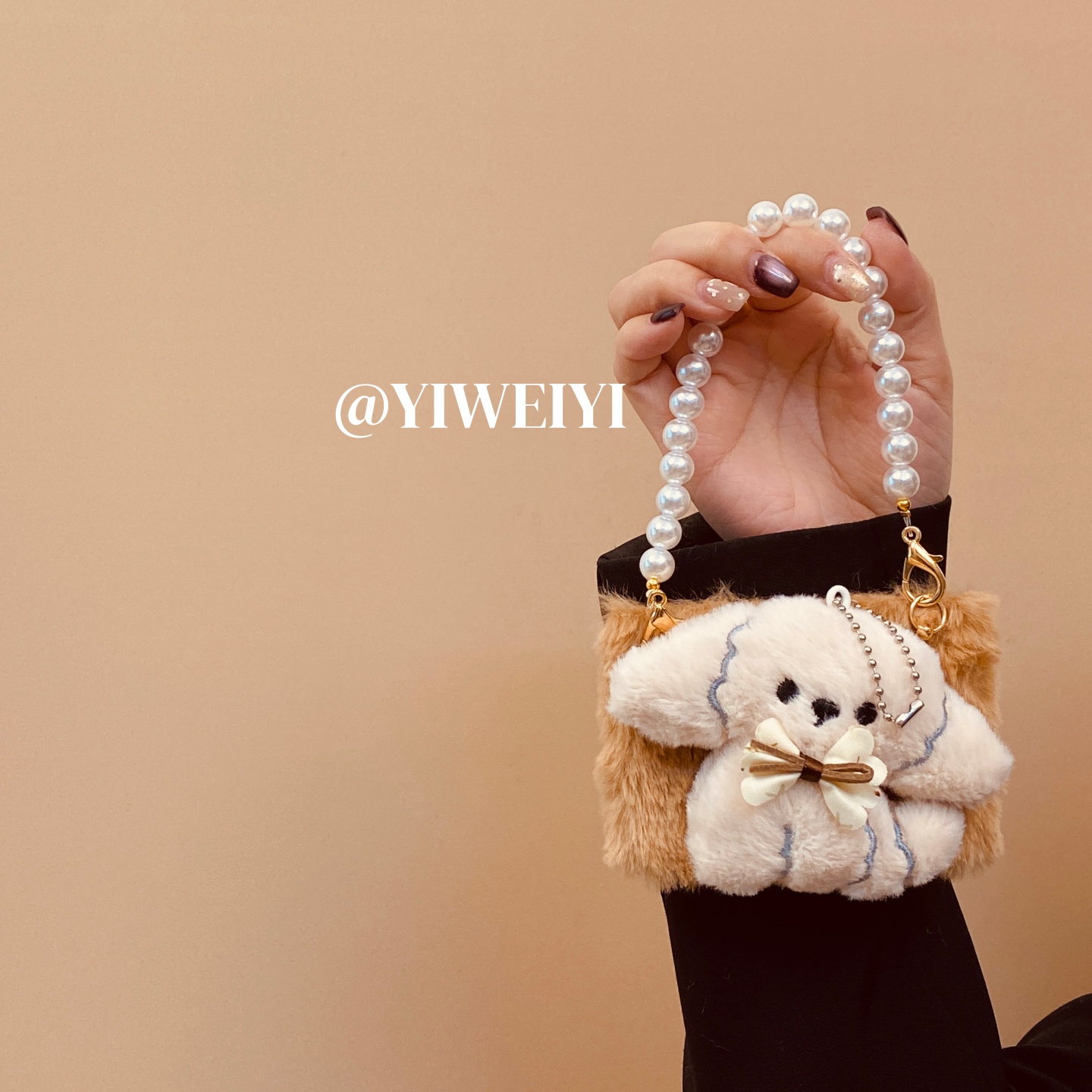 依维意 适用于荣耀magicvflip2手机壳可爱小狗折叠屏ZFlip7棕色毛绒秋冬新款pocket2珍珠手链斜挎背带mateX5