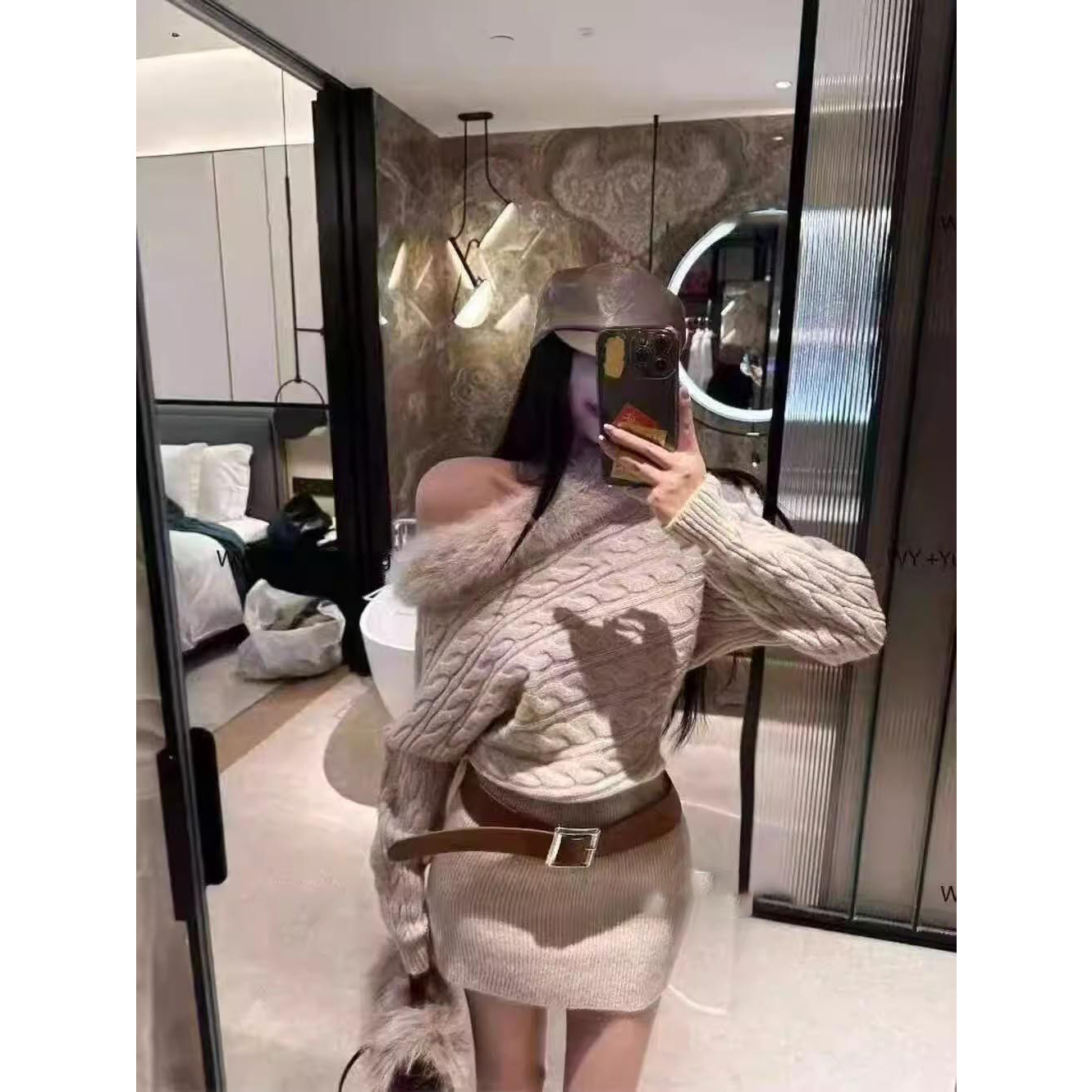 松弛风纯欲白色露肩针织连衣裙女秋冬时尚收腰修身显瘦包臀裙气质